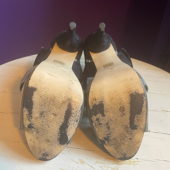 Two Tone Grey & Black Heel - Picture 5 of 7